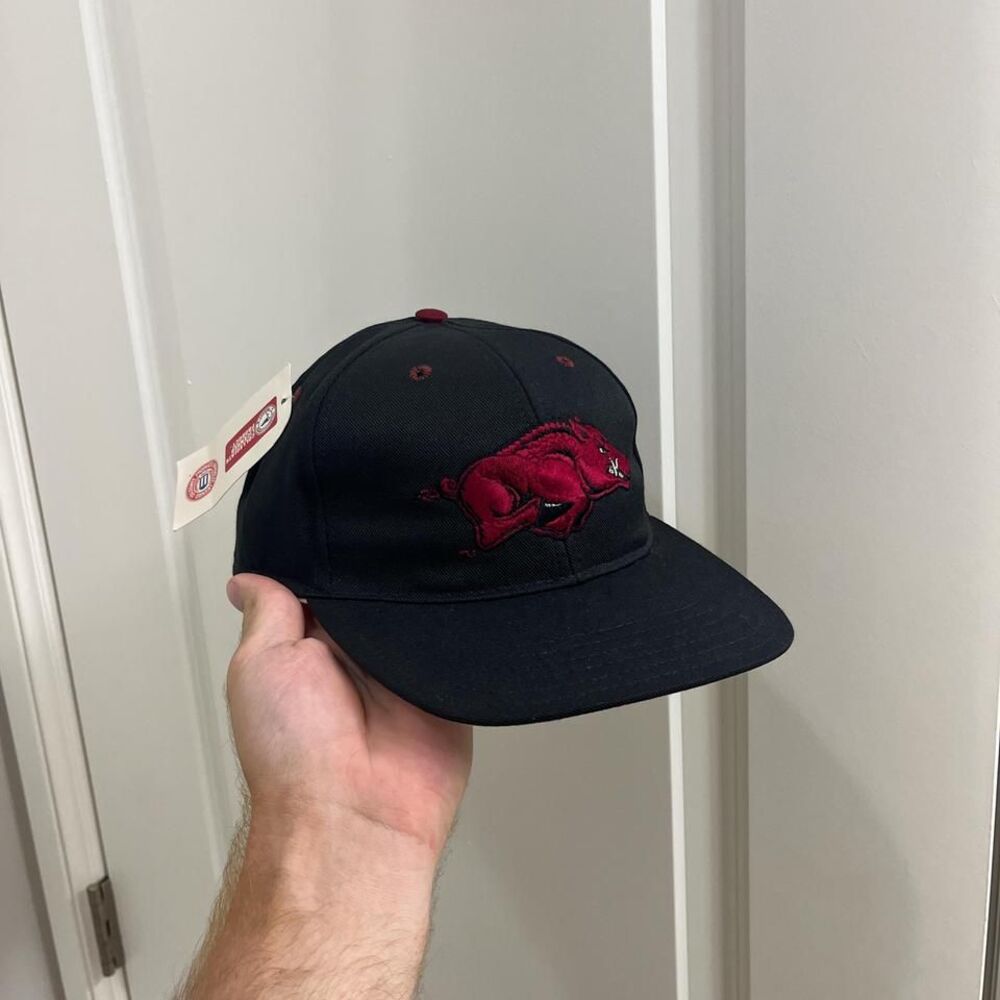 Dead stock Arkansas Razorbacks pro line fitted size 7 1/8 baseball cap
